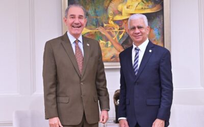 Ministro de Educación Superior, Ciencia y Tecnología, Franklin García Fermín visita presidente del Senado