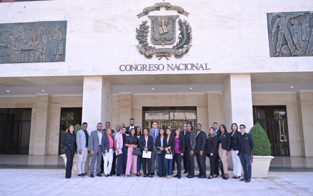 Senado recibe visita guiada de 25 profesionales del Instituto de Comunicaciones y Periodismo (ICOPER)