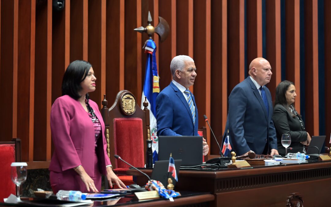 Senadores aprueban de pie resolución para reconocer triunfo de Edmundo González en Venezuela