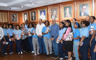 Senado de la Republica recibe estudiantes y docentes del politécnico Ciudad del Conocimiento, de Monte Plata