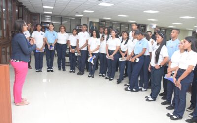 Senado recibe estudiantes del Centro de Excelencia profesor Luis Encarnación Nolasco