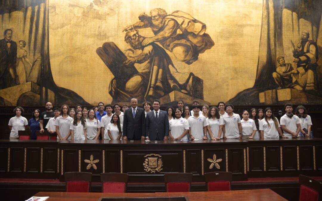 Senado recibe estudiantes del Colegio Bávaro Bilingual Shooll de la provincia La Altagracia