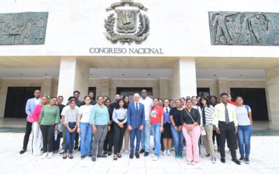 Senado de la República recibe a estudiantes de la Universidad Autónoma de Santo Domingo