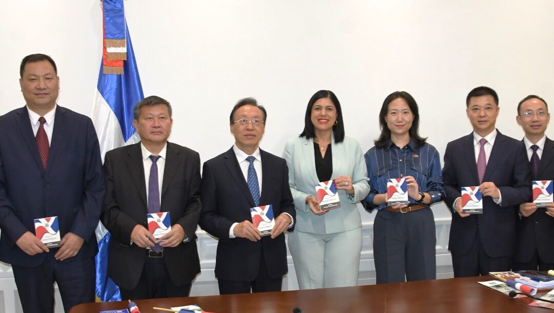 Senadora María Mercedes Ortiz recibe vicepresidente delegación provincial de China