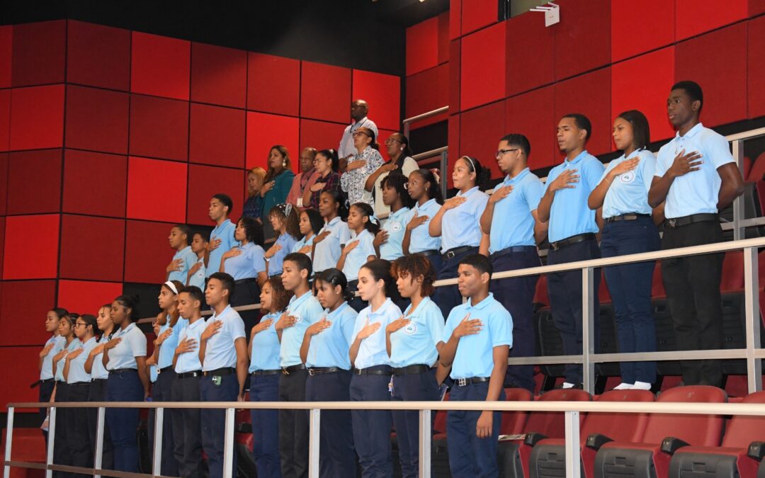 Senado recibe estudiantes y profesores del liceo profesor Andrés Medrano Méndez