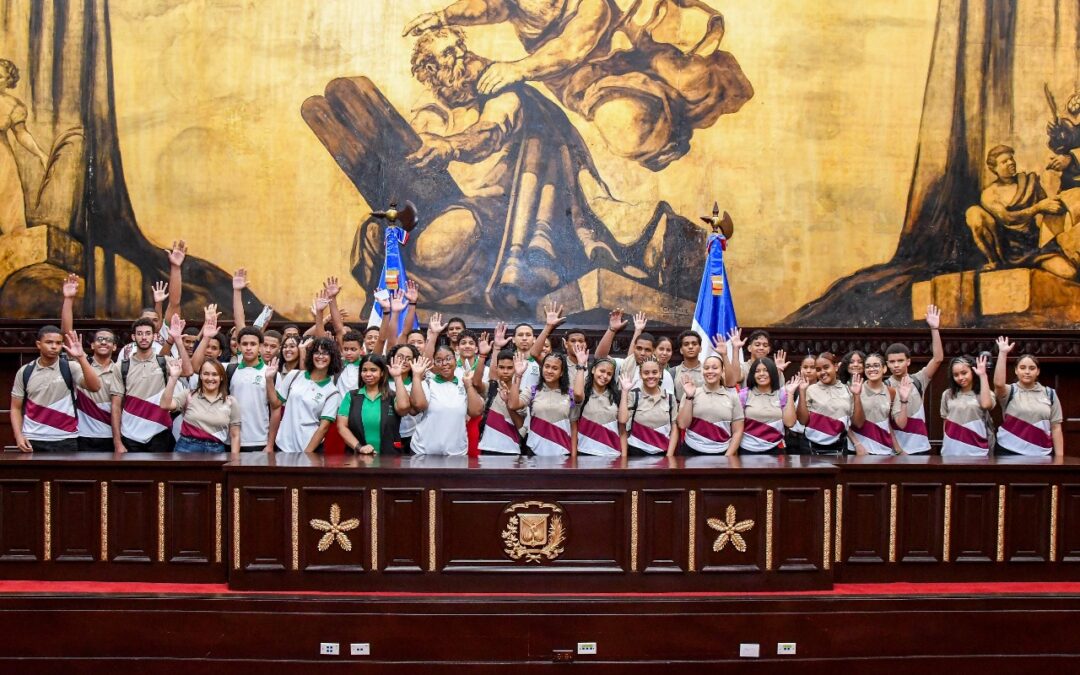 Estudiantes del Centro Educativo Getsemaní conocen el Senado de la República