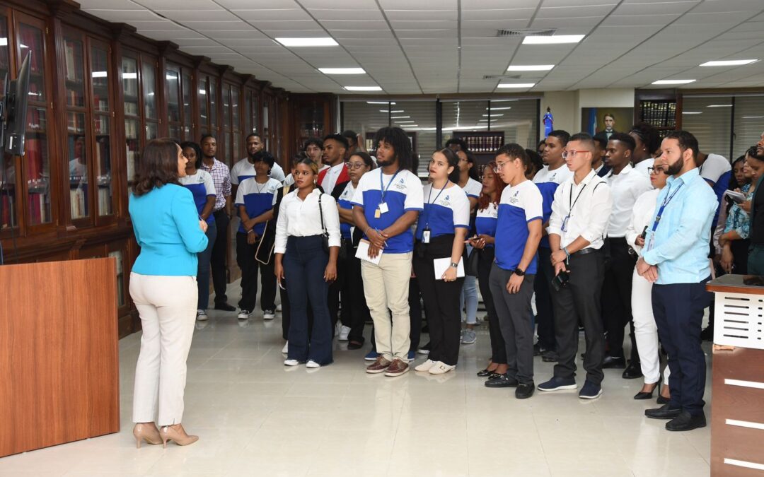 Senado recibe delegación del Instituto Superior de Educación Docente, ISOFODOSU