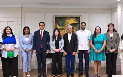 Presidente del Senado, Ricardo de los Santos, recibe delegación de la Unión Internacional de Juventudes Socialistas (IUSY)