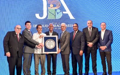 Ricardo de los Santos asiste a la cuarta entrega del Premio Julio Brache Arzeno