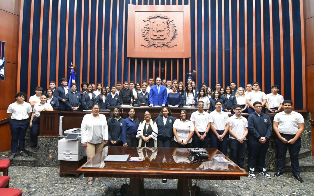 Estudiantes del Colegio San Juan Bautista visitan el Senado de la República