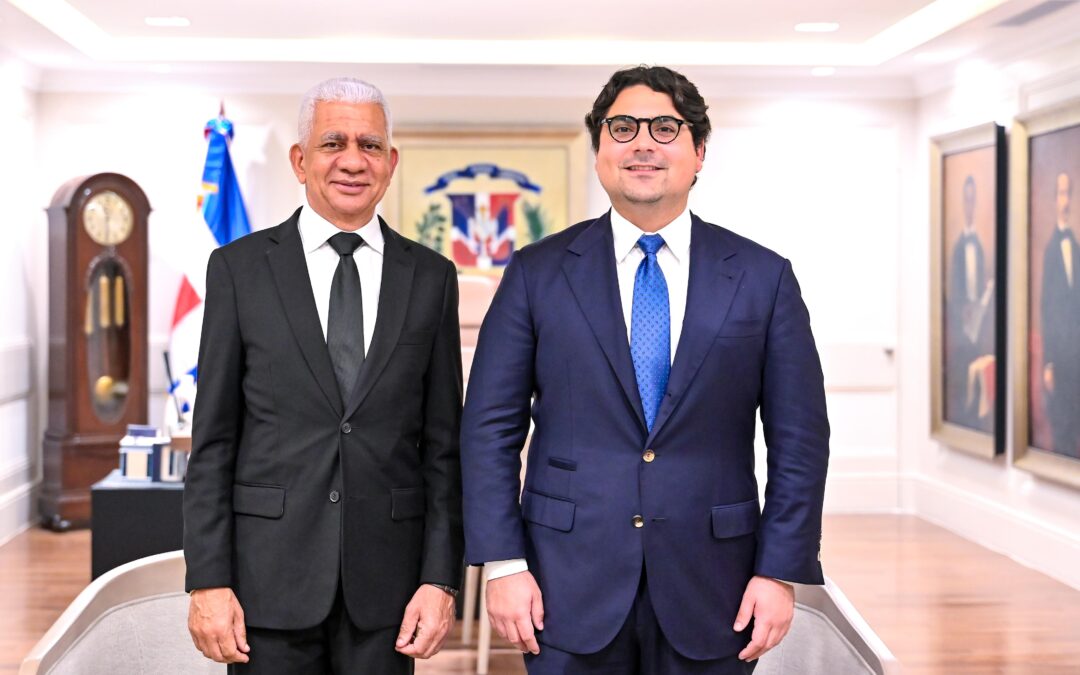 Presidente del Senado recibe visita de cortesía de Hostos Rizik