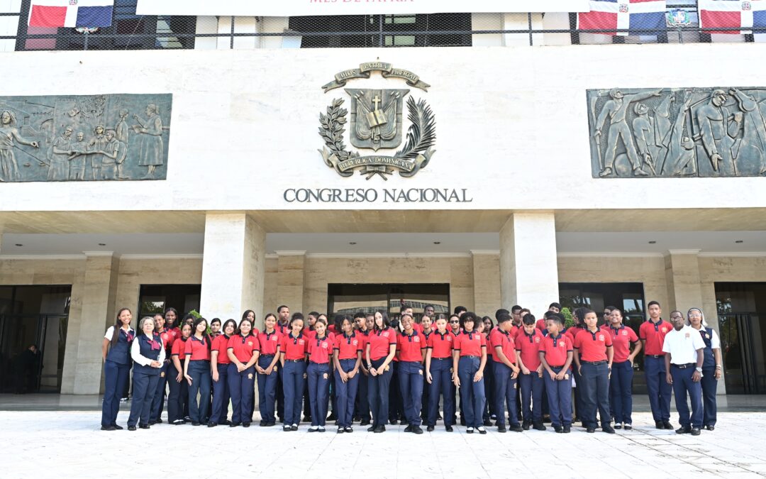 Estudiantes del Colegio Cristiano Víctor Manuel visitan el Senado de la República