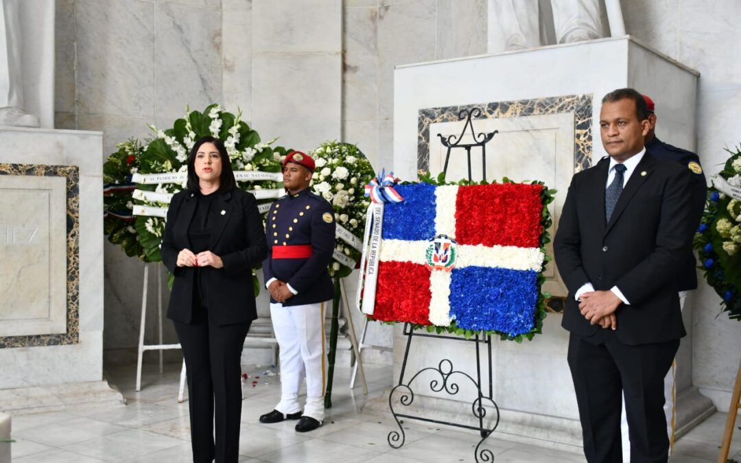 Senado deposita ofrenda floral por el 212 aniversario del Patricio Juan Pablo Duarte