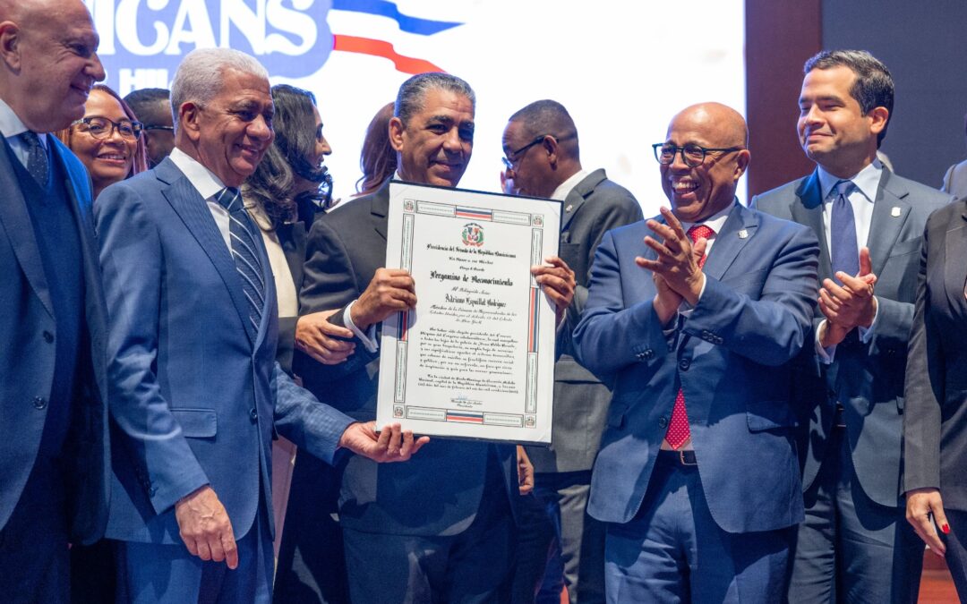 Congreso Nacional reconoce a congresista de origen dominicano, Adriano Espaillat