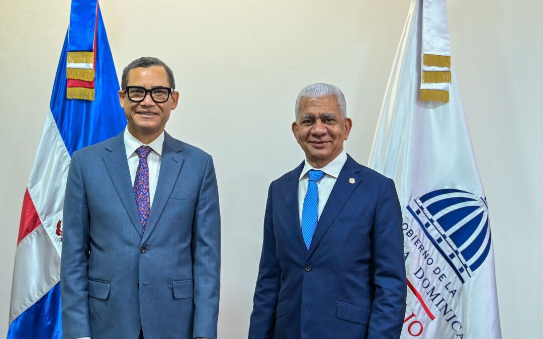 Presidente del Senado visita al ministro de Trabajo Eddy Olivares