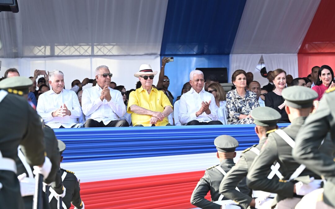 Presidente del Senado Ricardo de los Santos participa en desfile militar por 181 aniversario Independencia Nacional