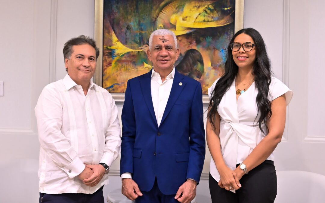 Presidente del Senado de la República recibe visita de ejecutivo de Cervecería Nacional Dominicana