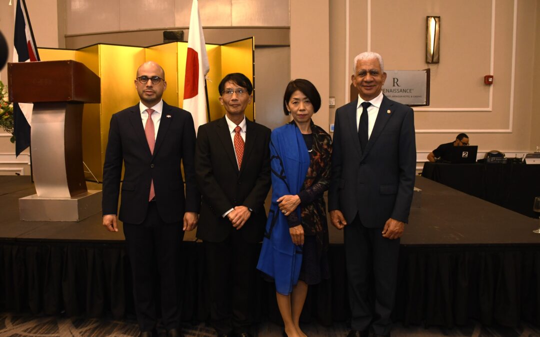 Presidente del Senado, Ricardo de los Santos, asiste a recepción por natalicio de emperador de Japón